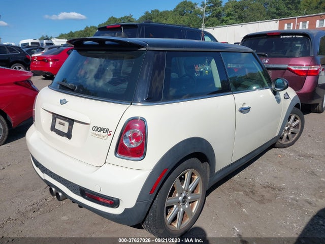 2011 MINI COOPER HARDTOP WMWSV3C52BTY23448 Photo 3