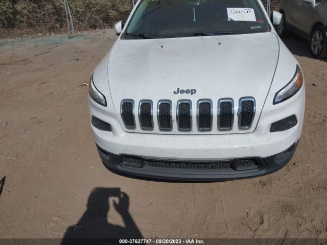 1C4PJLCB8GW355841 Jeep Cherokee Latitude