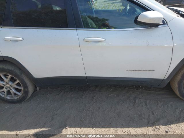 1C4PJLCB8GW355841 Jeep Cherokee Latitude