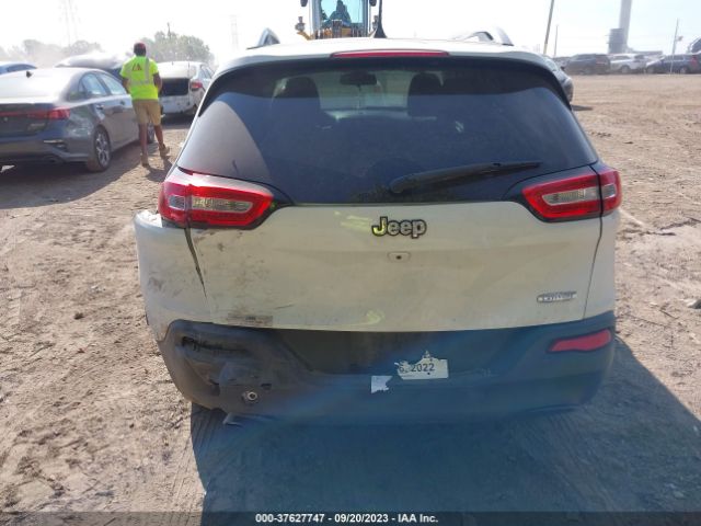 1C4PJLCB8GW355841 Jeep Cherokee Latitude