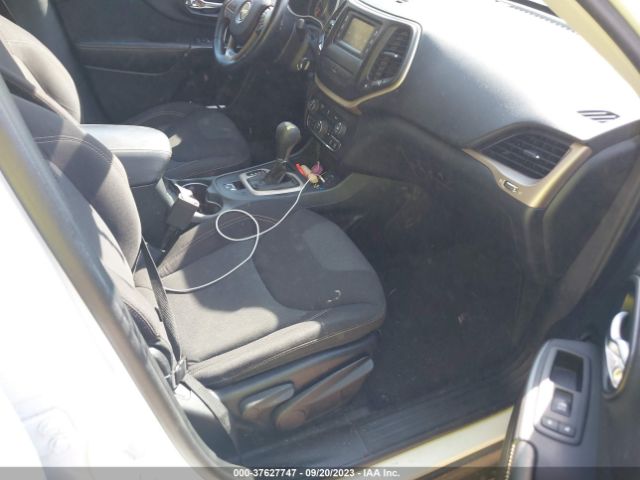 1C4PJLCB8GW355841 Jeep Cherokee Latitude