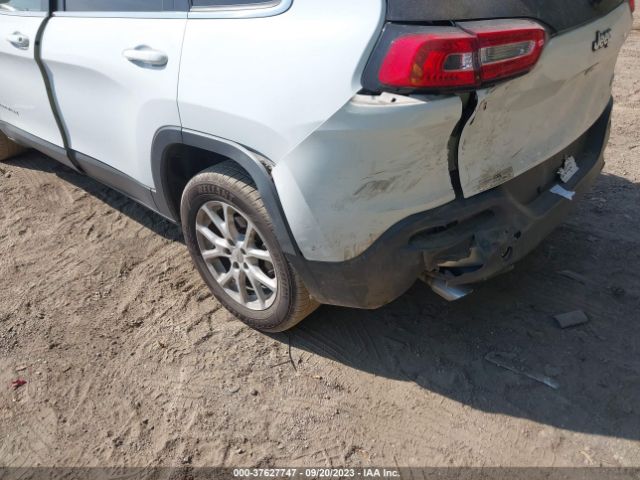 1C4PJLCB8GW355841 Jeep Cherokee Latitude