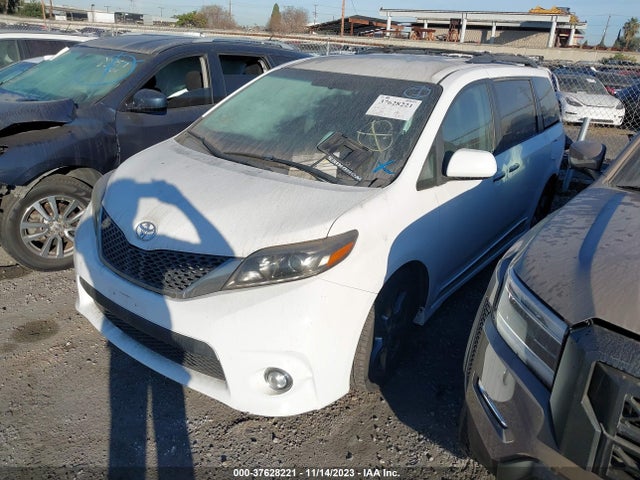 Toyota SIENNA SE 2017 5TDXZ3DC2HS789996 Image 2