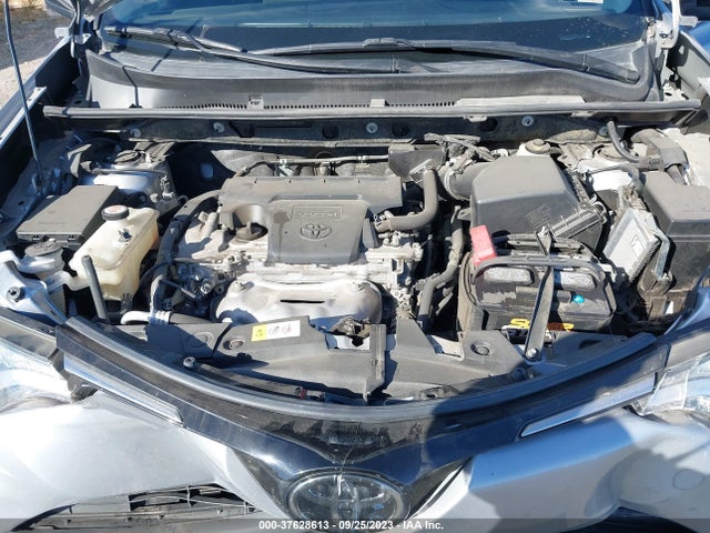 Toyota RAV4 LE 2018 JTMBFREV8JJ194269 Image 16