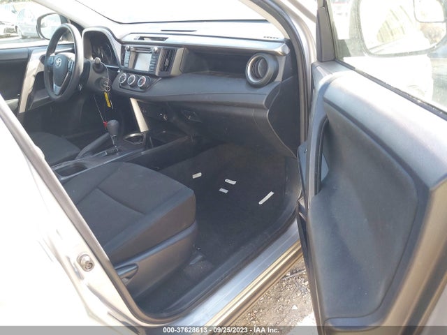 Toyota RAV4 LE 2018 JTMBFREV8JJ194269 Image 11