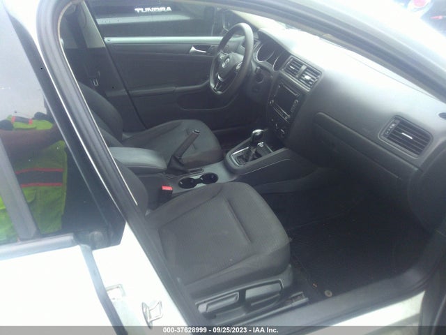 3VW2K7AJXFM406230 Volkswagen Jetta 2.0l S