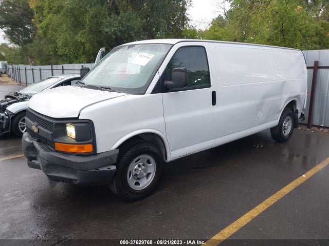 Chevrolet EXPRESS CARGO VAN 2015 1GCWGGCF9F1164915 Image 2
