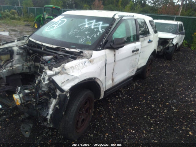 Ford UTILITY POLICE 2015 1FM5K8AR0FGB25975 Image 2