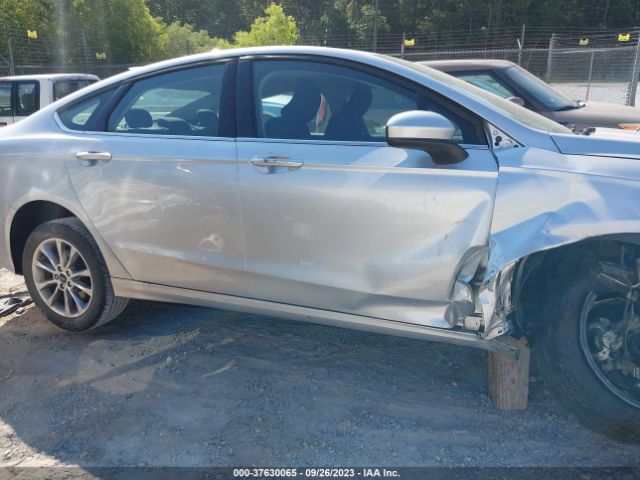 3FA6P0H75HR393275 Ford FUSION SE