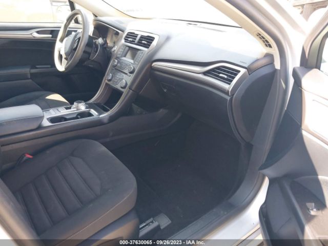 3FA6P0H75HR393275 Ford FUSION SE