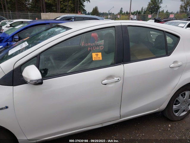 Toyota Prius C One/two/three/four 2015 JTDKDTB38F1585824 Image 14