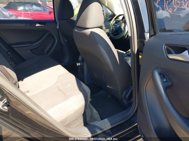 3VW1K7AJ3EM412977 Volkswagen Jetta Sedan S
