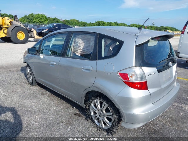 2011 HONDA FIT SPORT VIN: JHMGE8H56BS005370