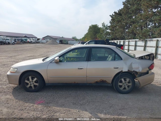 2000 HONDA ACCORD SDN SE VIN: 1HGCG5678YA058178