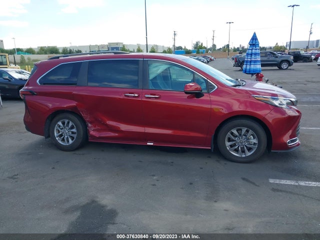 Toyota SIENNA XLE 2022 5TDJRKEC4NS108358 Image 13