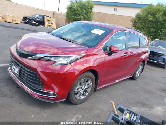 Toyota SIENNA XLE 2022 5TDJRKEC4NS108358 Image 2