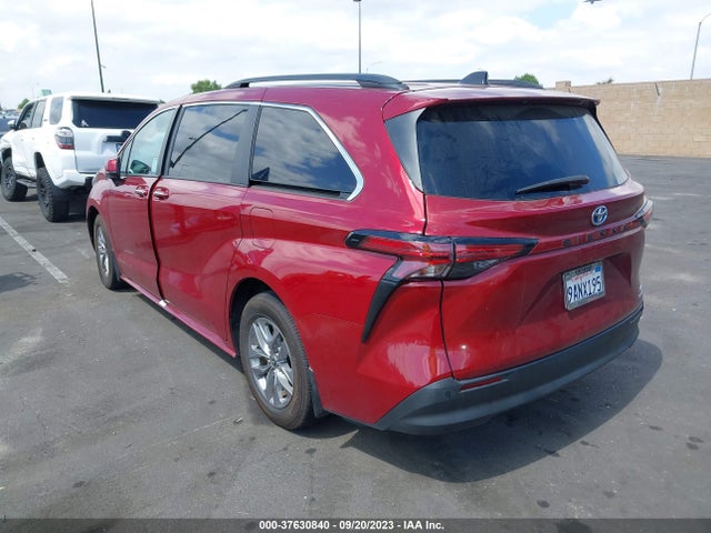 Toyota SIENNA XLE 2022 5TDJRKEC4NS108358 Image 3