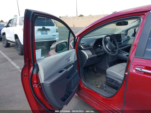 Toyota SIENNA XLE 2022 5TDJRKEC4NS108358 Image 5