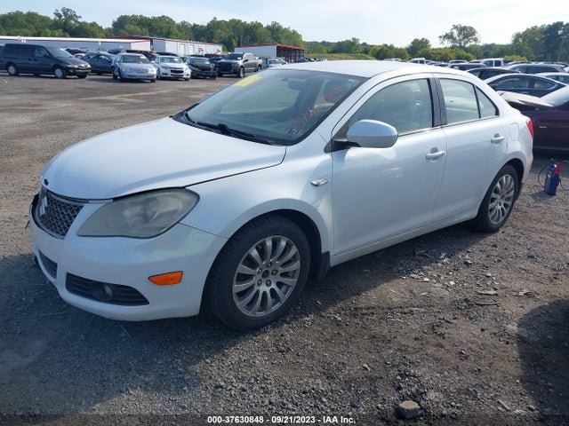2013 SUZUKI KIZASHI BASE VIN: JS2RE9A18D6100067