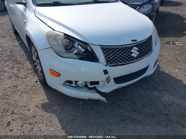 2013 SUZUKI KIZASHI BASE VIN: JS2RE9A18D6100067