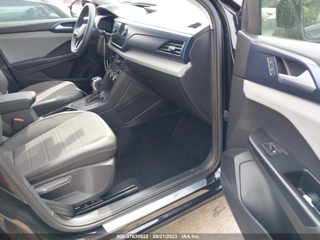 3VVLX7B28NM070268 Volkswagen TAOS SE