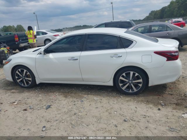 1N4AL3AP0HC214995 Nissan Altima 2.5 Sr