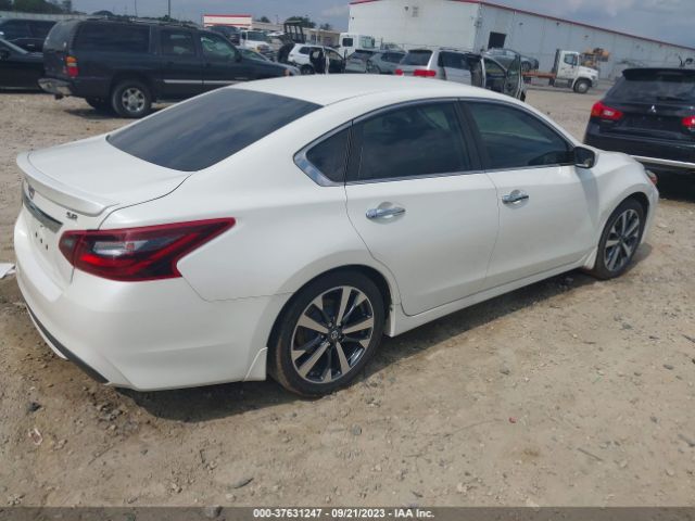 1N4AL3AP0HC214995 Nissan Altima 2.5 Sr