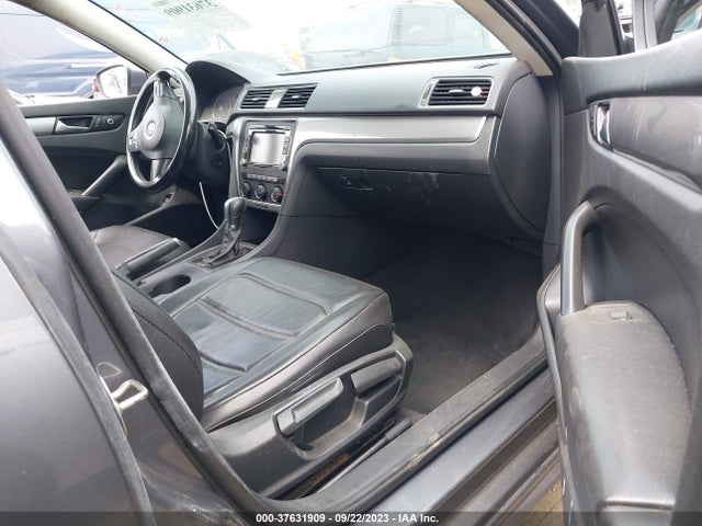 1VWAT7A39FC122356 Volkswagen Passat 1.8t Limited Edition