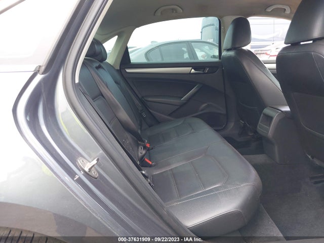 1VWAT7A39FC122356 Volkswagen Passat 1.8t Limited Edition