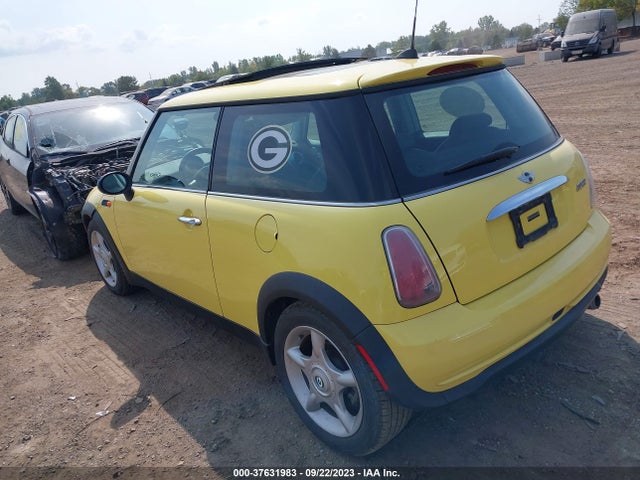 2005 MINI COOPER HARDTOP WMWRC33455TJ64135 Photo 2