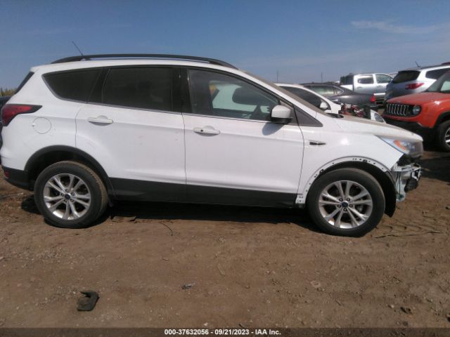 1FMCU0HD1KUB04710 Ford ESCAPE SEL