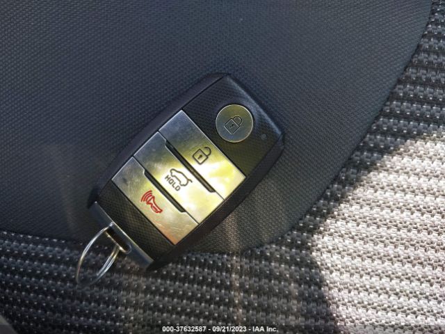 KNDCB3LC9K5319644 KIA NIRO LX