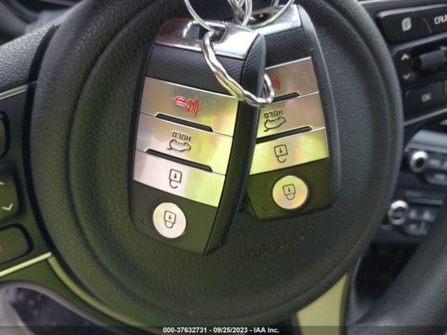 KNDCB3LC2J5137444 KIA NIRO LX