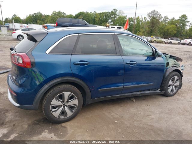 KNDCB3LC2J5137444 KIA NIRO LX
