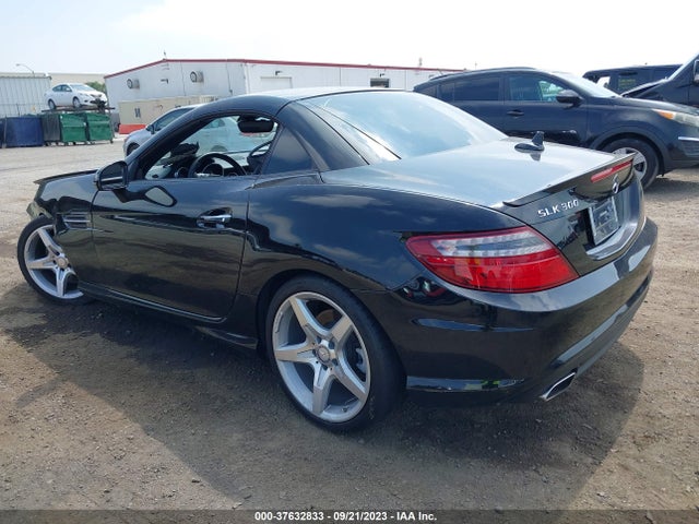 2016 Mercedes-Benz SLK-Class, VIN: WDDPK3JA5GF117782