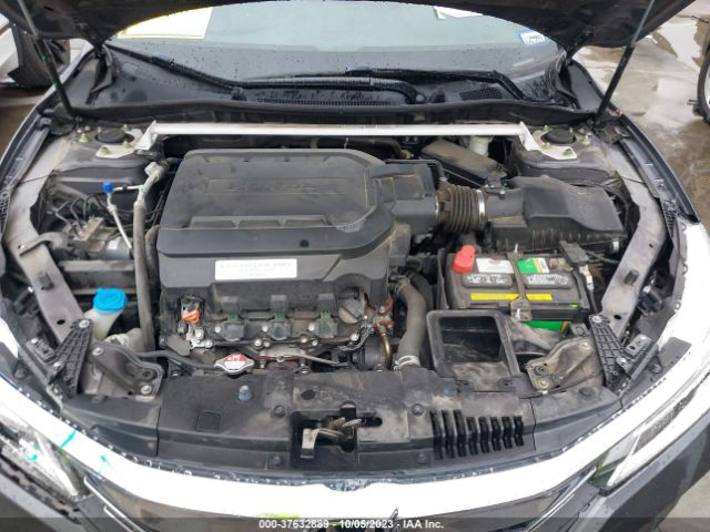 1HGCR3F92HA015620 Honda Accord Sedan Touring