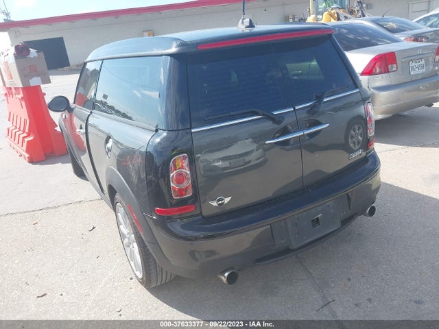 2011 MINI COOPER CLUBMAN WMWZG3C52BTY35673 Photo 2
