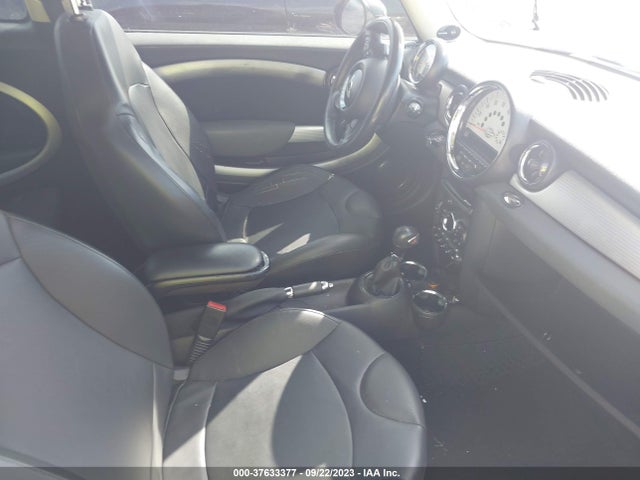 2011 MINI COOPER CLUBMAN WMWZG3C52BTY35673 Photo 4