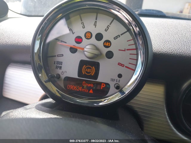 2011 MINI COOPER CLUBMAN WMWZG3C52BTY35673 Photo 6