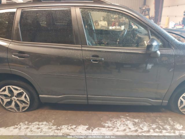 JF2SKAEC2KH499630 Subaru Forester Premium