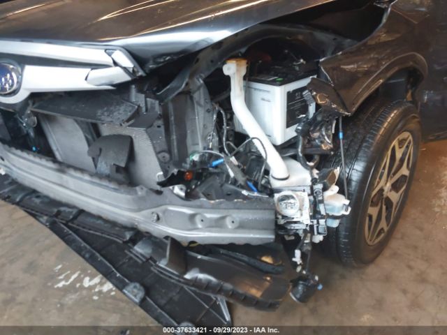 JF2SKAEC2KH499630 Subaru Forester Premium