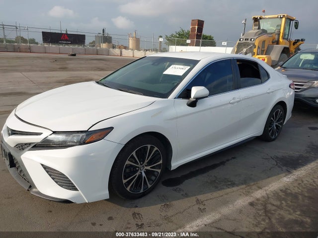 Toyota CAMRY SE 2018 4T1B11HK3JU111410 Image 2