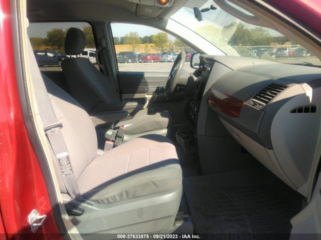 2008 CHRYSLER TOWN & COUNTRY LX VIN: 2A8HR44H68R772996