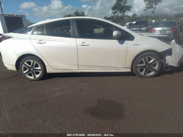 Toyota Prius Three Touring 2016 JTDKARFU2G3018528 Image 13