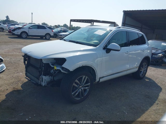 WVGEF9BP9GD005120 Volkswagen Touareg Lux