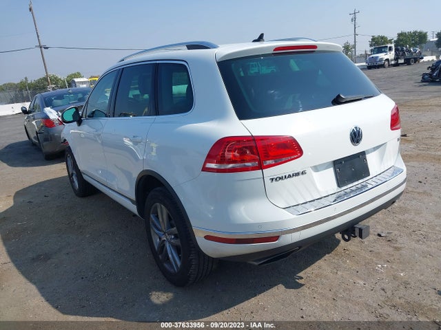 WVGEF9BP9GD005120 Volkswagen Touareg Lux