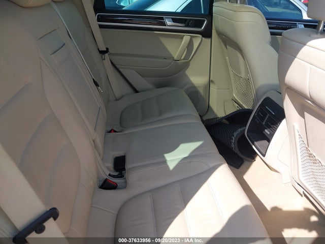 WVGEF9BP9GD005120 Volkswagen Touareg Lux
