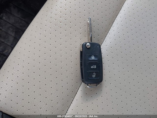 WVGAV7AX3HK020703 Volkswagen TIGUAN
