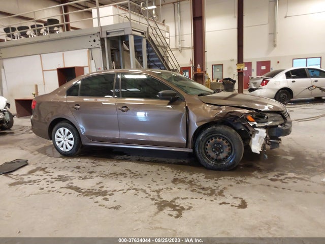 3VW2K7AJ9EM275855 Volkswagen Jetta Sedan S