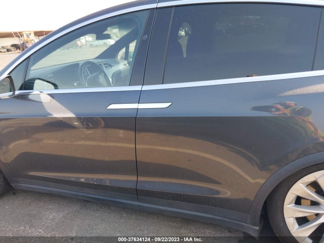 Tesla Model X 90d/75d/100d 2017 5YJXCAE24HF078171 Image 4